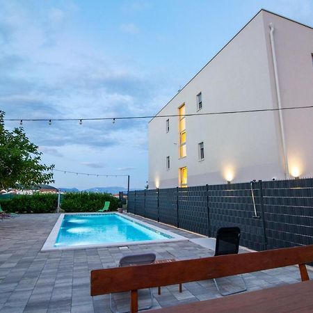Apartments Bulli 特罗吉尔 外观 照片